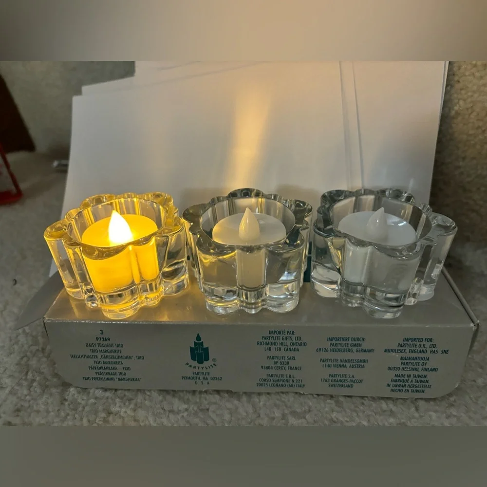 Partylite daisy tealight trio candle holders. Set of 3 - Picture 2 of 6
